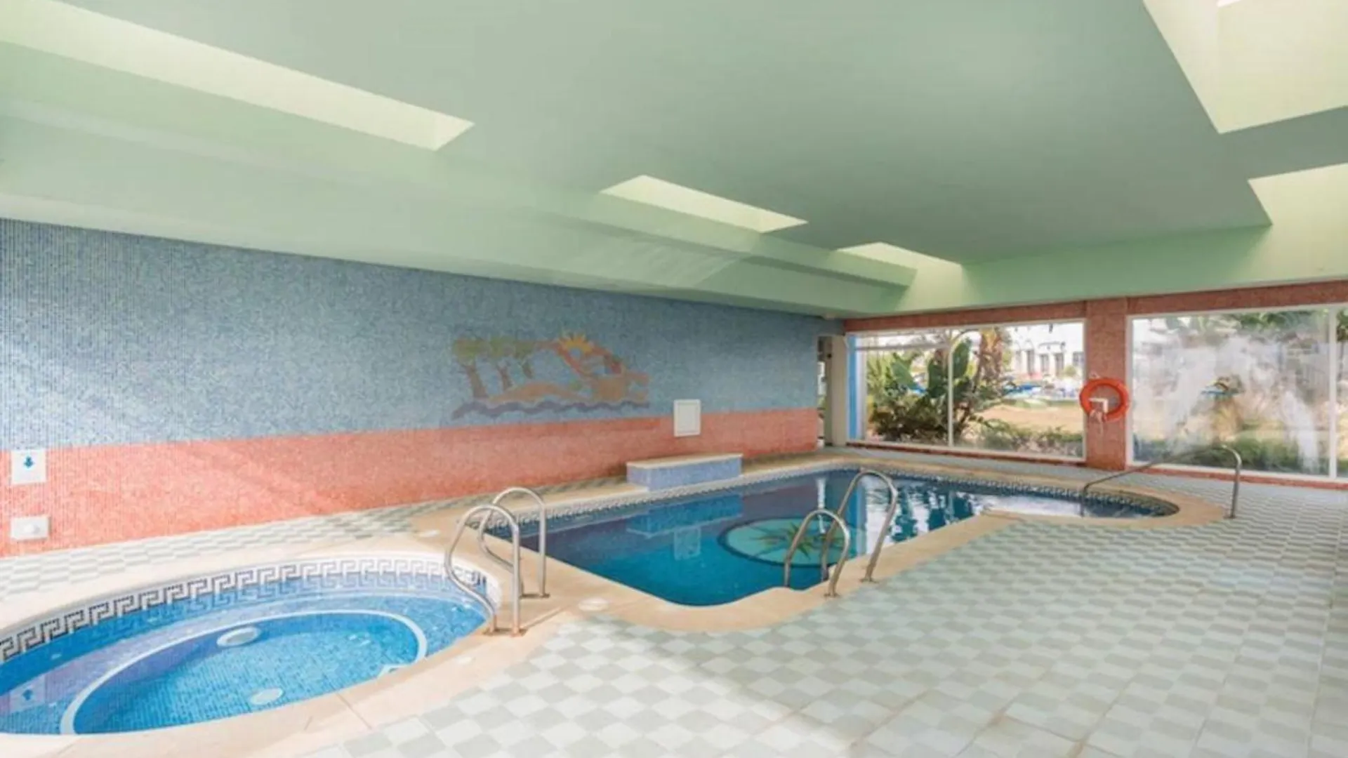 Casa Chico 2 Bedroom Townhouse 1 Mile From Marina & Beaches Marbella