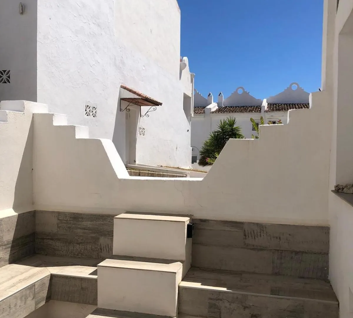 Casa Chico 2 Bedroom Townhouse 1 Mile From Marina & Beaches Marbella Apartment