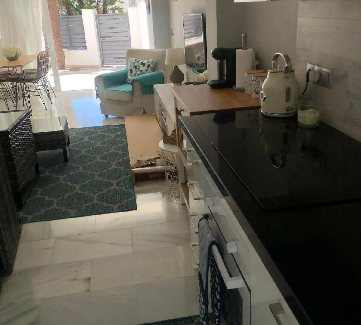Casa Chico 2 Bedroom Townhouse 1 Mile From Marina & Beaches Marbella