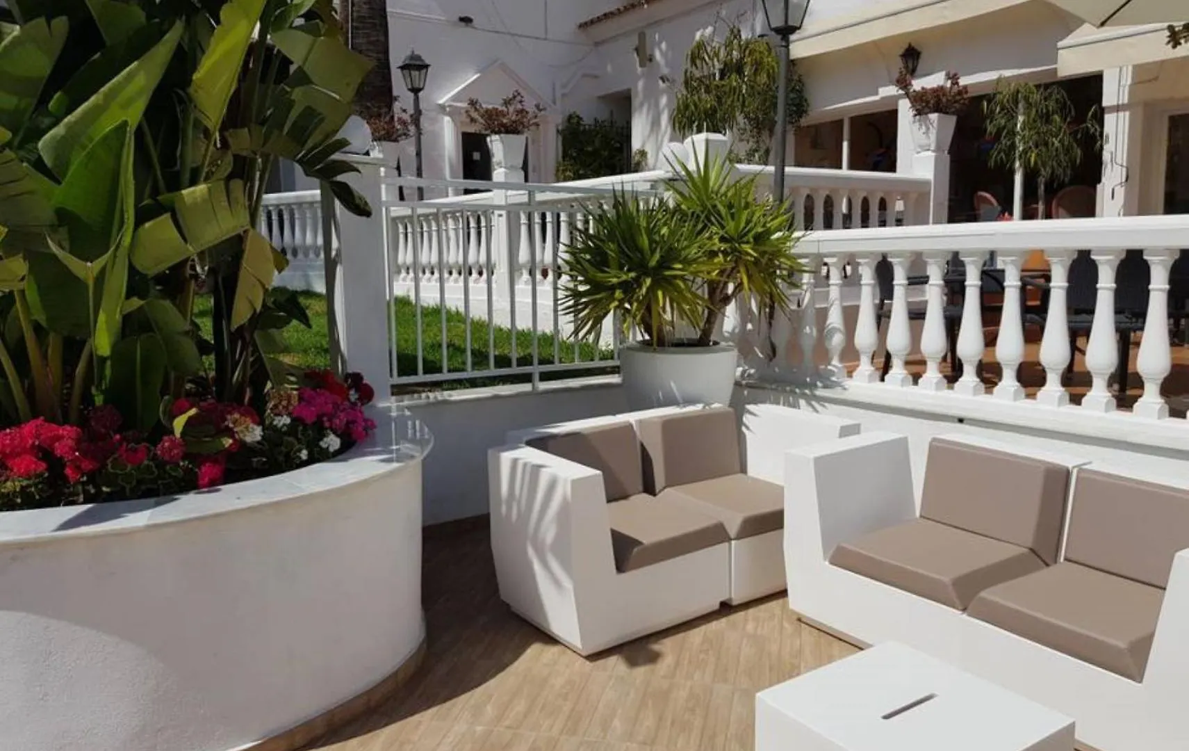 Casa Chico 2 Bedroom Townhouse 1 Mile From Marina & Beaches Marbella Apartment