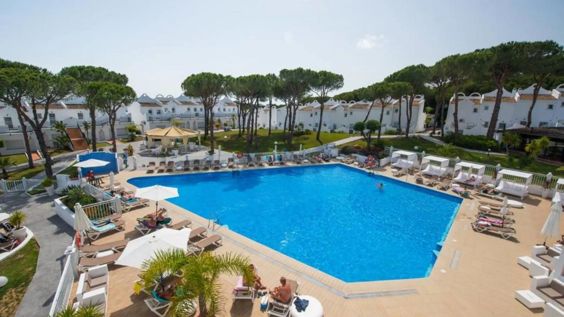 Casa Chico 2 Bedroom Townhouse 1 Mile From Marina & Beaches Marbella