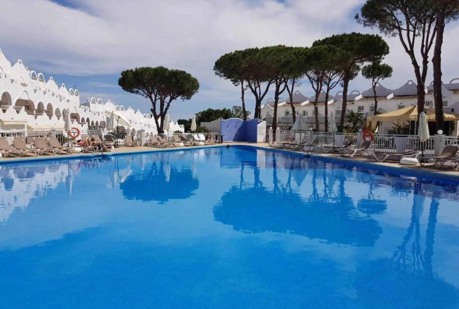 Casa Chico 2 Bedroom Townhouse 1 Mile From Marina & Beaches Marbella