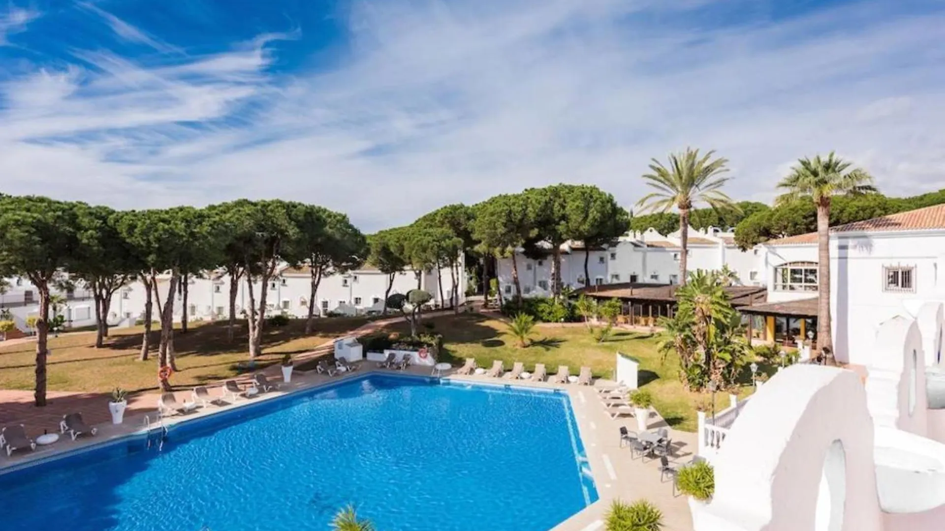 Casa Chico 2 Bedroom Townhouse 1 Mile From Marina & Beaches Marbella