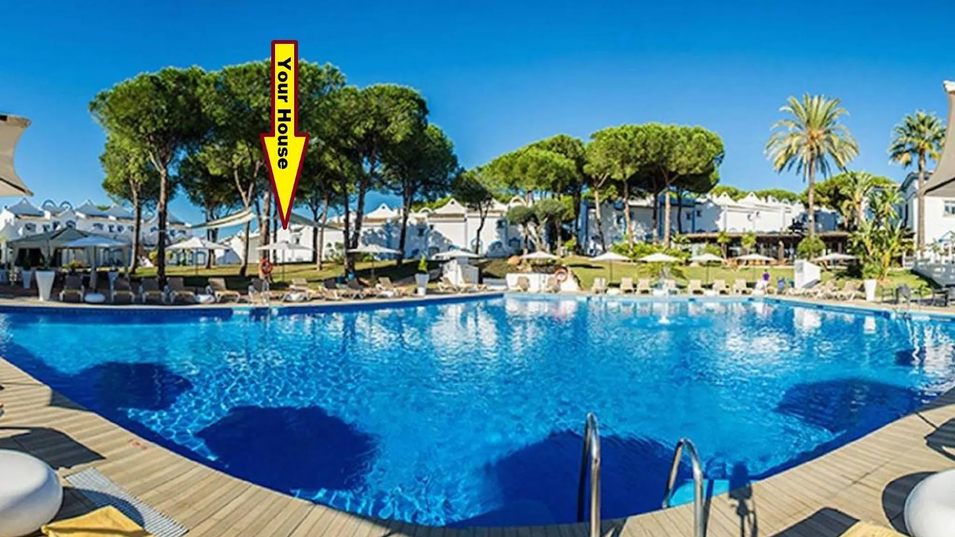 Casa Chico 2 Bedroom Townhouse 1 Mile From Marina & Beaches Marbella