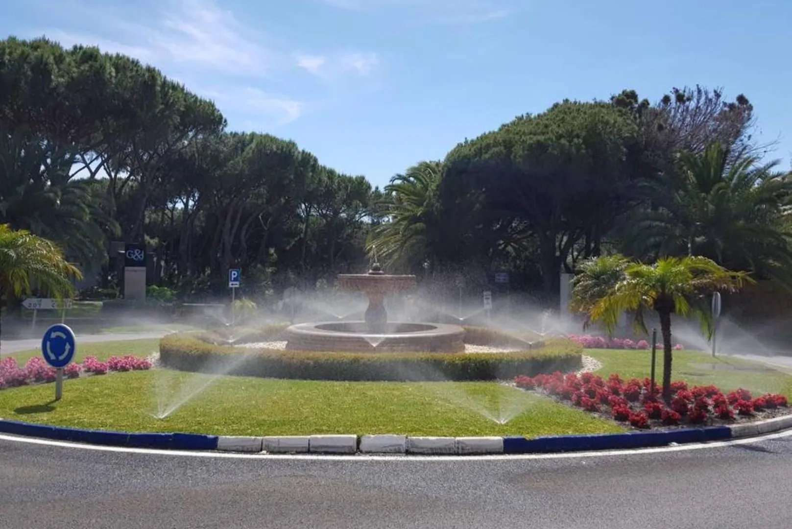 Casa Chico 2 Bedroom Townhouse 1 Mile From Marina & Beaches Marbella