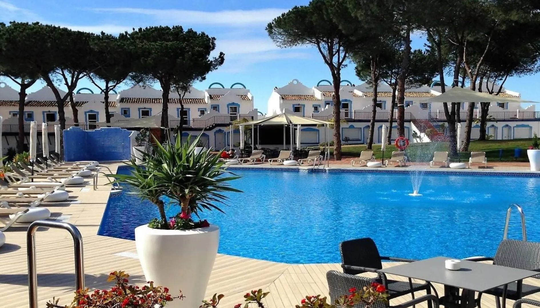 Casa Chico 2 Bedroom Townhouse 1 Mile From Marina & Beaches Marbella Apartment