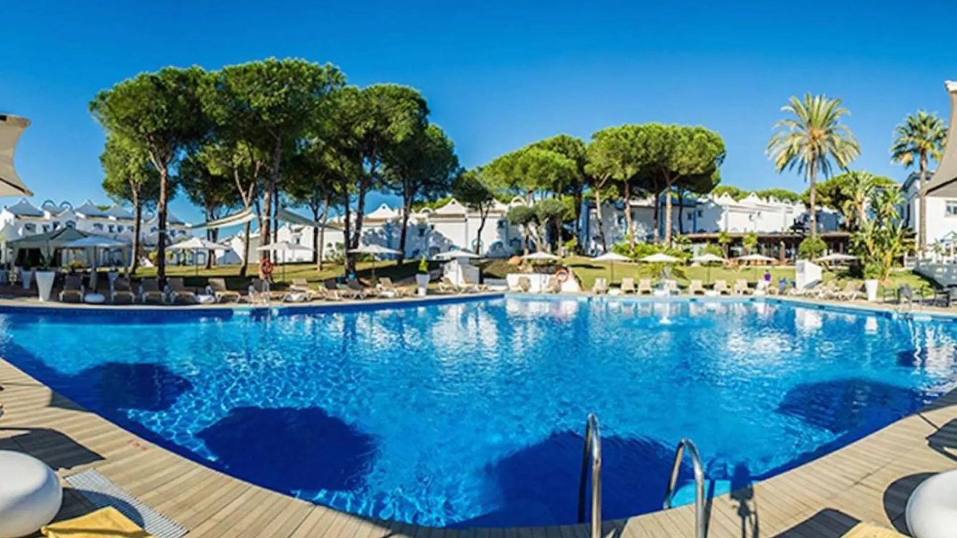 Casa Chico 2 Bedroom Townhouse 1 Mile From Marina & Beaches Marbella Apartment
